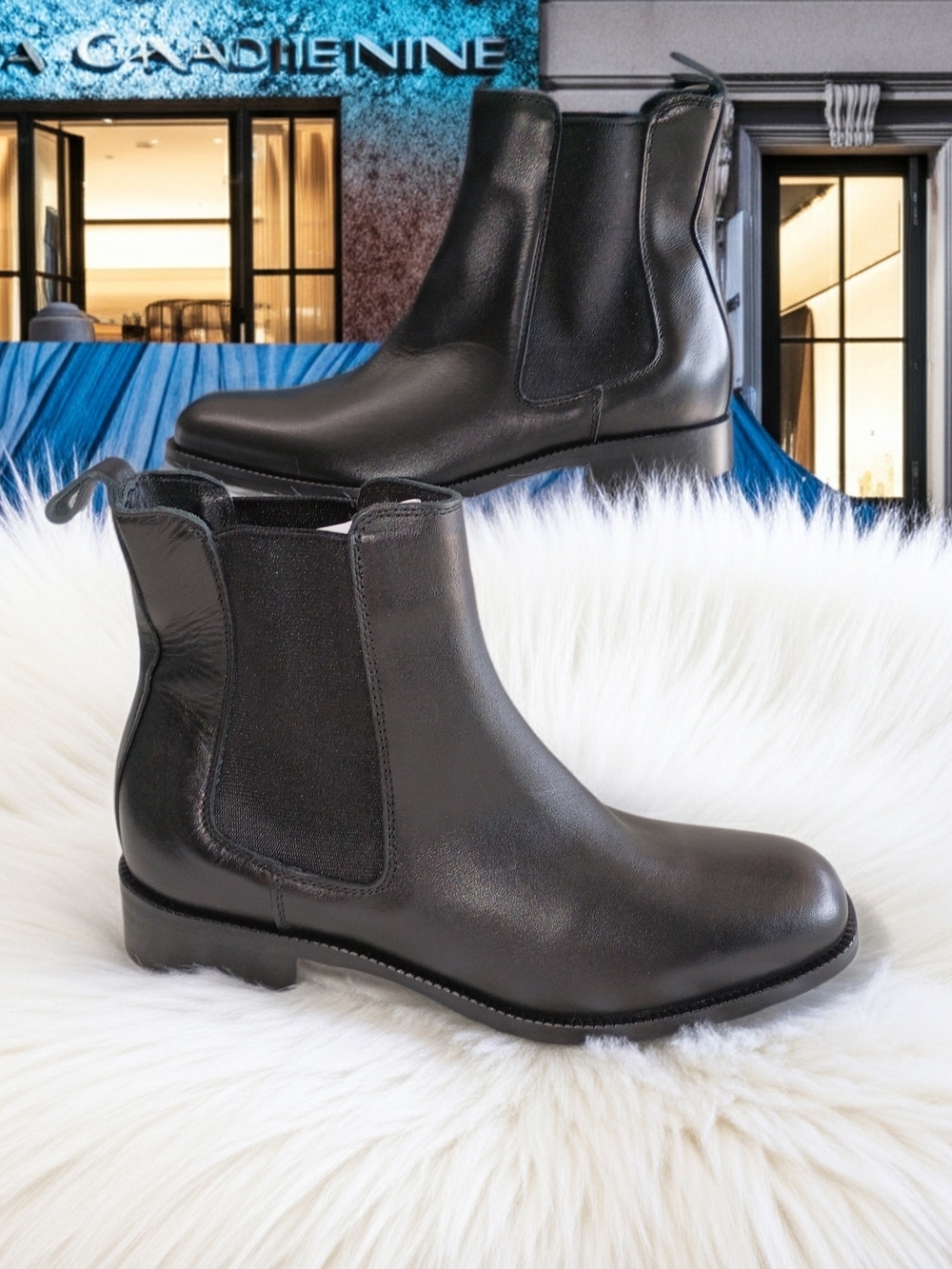 New La CANADIENNE Black Leather Chelsea Ankle Boots Size 6
